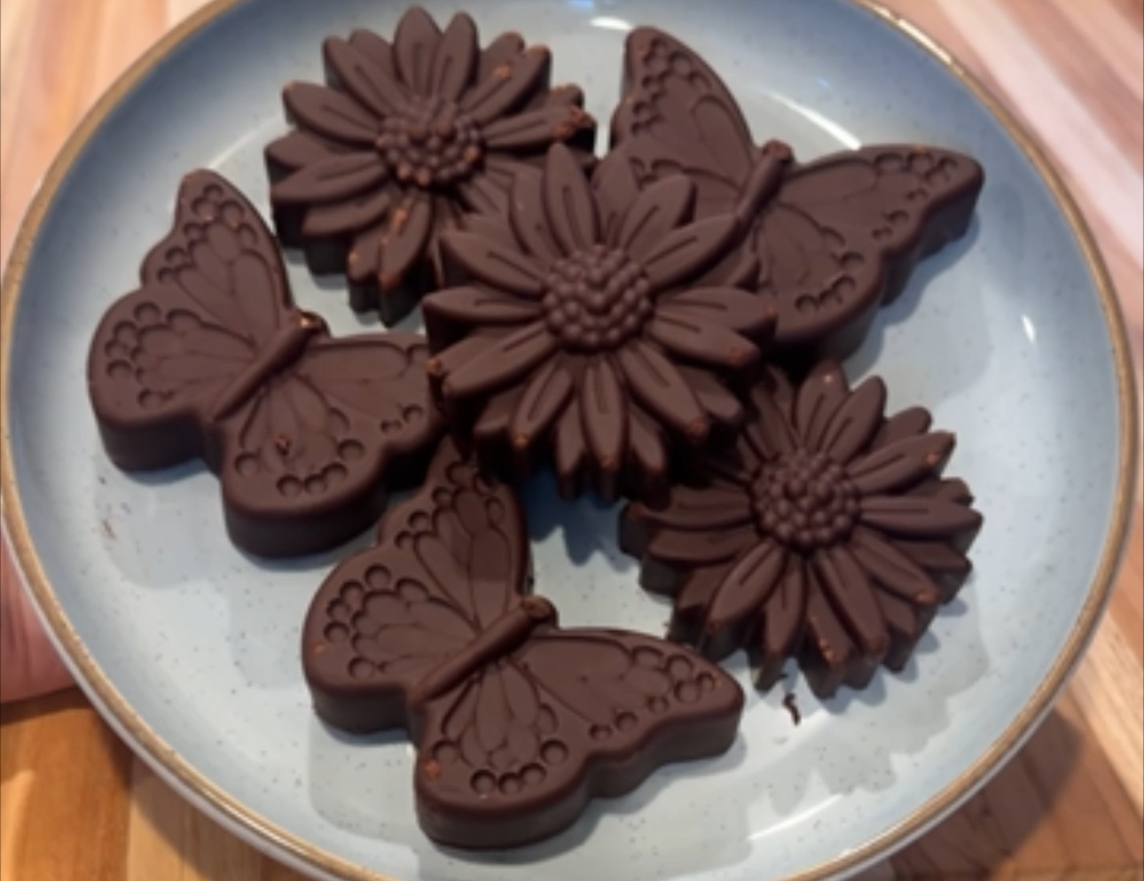 Homemade Spicy Honey Dark Chocolate with Macadamia Nuts